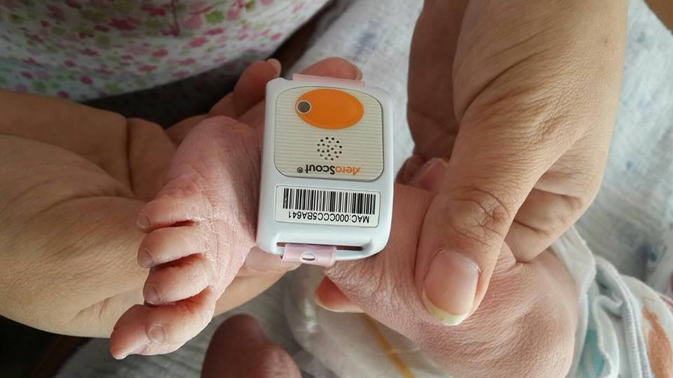 הצינור, ערוץ 10, תינוקת שנולדה ונאזקה באזיק אלקטרוני בית חולים ליס איכילוב ת"א – רשויות הרווחה לא מאפשרים להורים כשירים לגדל את התינוקת שלהם