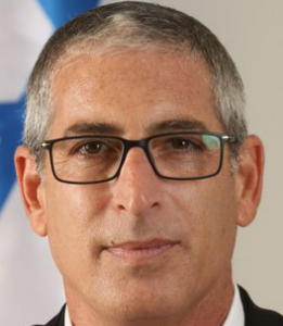ארז יקואל שופט הבית של משטרת ישראל: עבר מחוז שיפוט מאילת לראשל"צ והמשטרה ביקשה להעביר את התיקים בהם היא תובעת באילת לראשל"צ בש"פ 8332/09